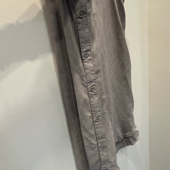 Bella Dahl shift dress with unfinished hem and button sides - Picture 6 of 6